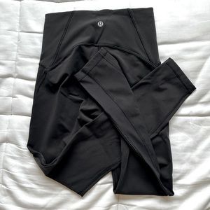 Lululemon Train Times 7/8 25". Size 4. Very good condition.